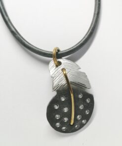 Pendant small Guinea fowl feather Brass