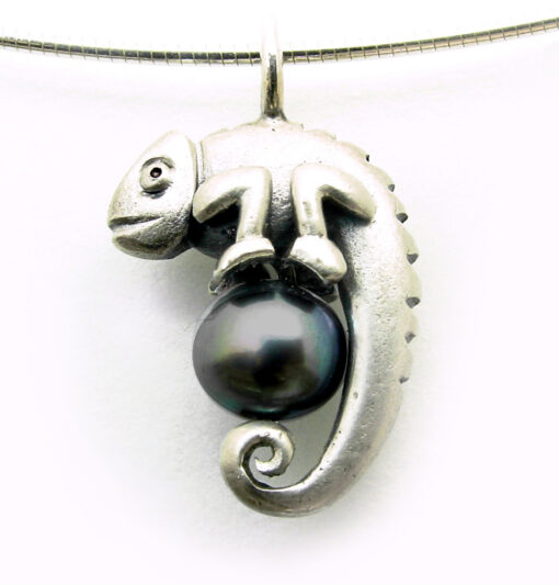 Pendant with necklace*, chameleon: 925 Sterling Silver, grey - black freshwater pearl