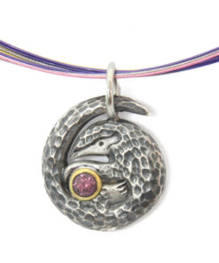 Pendant with necklace*, pangolin: 925 Sterling Silver, 375 Gold (9ct), 4 mm Rhodolite* (garnet)